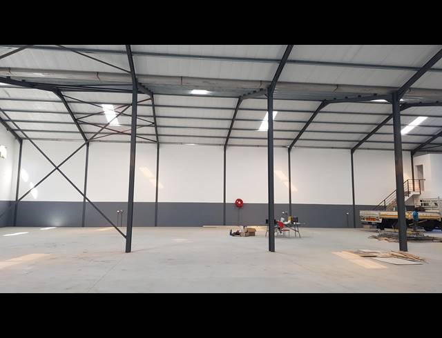 1,107M² FACTORY TO LET IN SAXENBURG PARK 2